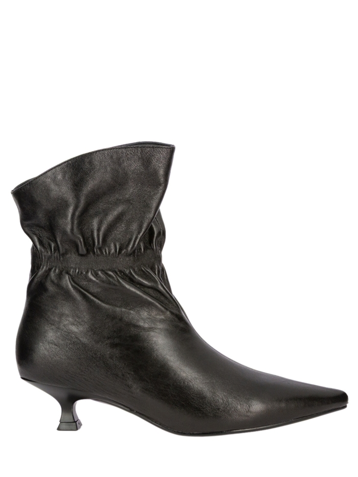 BLACK/GRETA