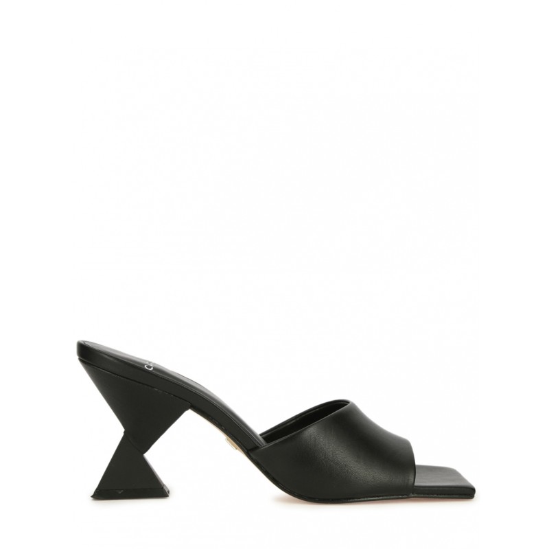 684001  BLACK Carrano
